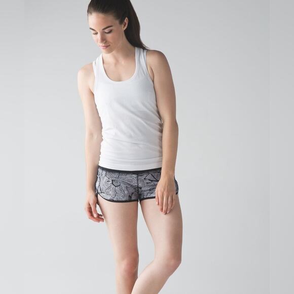 Lululemon Speed Short Dottie Tribe White Black / Black Running Jogging size 6 - Picture 8 of 11